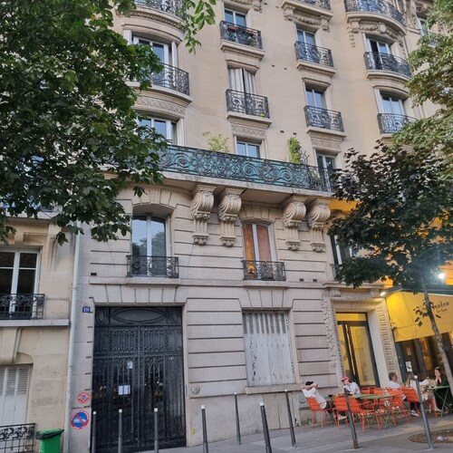 Opposite the Parc des Expos and metro station, comfortable apartment for 7 people!