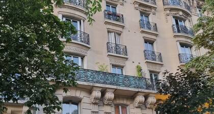 Opposite the Parc des Expos and metro station, comfortable apartment for 7 people!