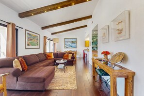 Smart TV, fireplace - Tennis Villa at La Quinta Resort with shared pool & spa, near hiking & golf (La Quinta)