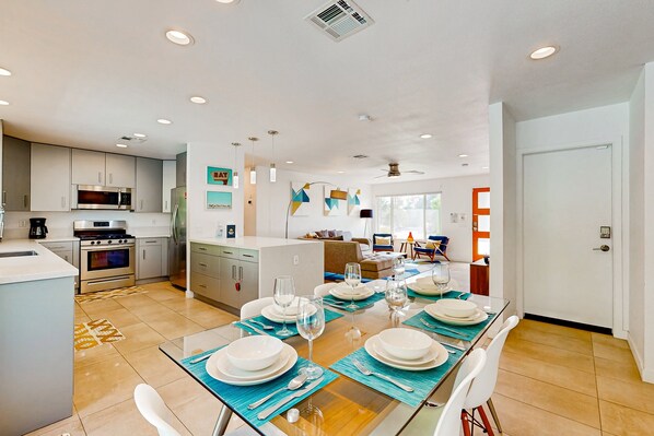 Interior - Racquet Club East Gem with 2 primary suites, heated pool & spa (Palm Springs)