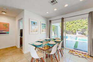 Dining - Racquet Club East Gem with 2 primary suites, heated pool & spa (Palm Springs)