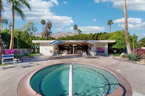 A heated pool - Stylish, Dog-Friendly Condo w/ Grill, shared Pool and Spa - Close to Downtown (Palm Springs)