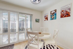 Dining - Stylish, Dog-Friendly Condo w/ Grill, shared Pool and Spa - Close to Downtown (Palm Springs)