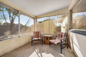 Interior - Downtown Home w/Enclosed Yard, Gas Grill, Free WiFi, Central A/C, Washer/Dryer (Mesa)