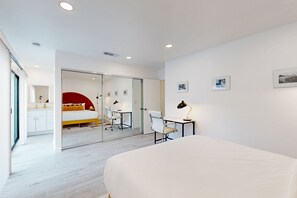 2 bedrooms, desk, iron/ironing board, free WiFi - Beautiful Condo with mountain views, shared pool & pool spa (Palm Springs)