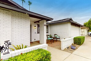Exterior - Relax Poolside at Spacious Mesa Home with Grill, & Central AC - Prime Location (Mesa)