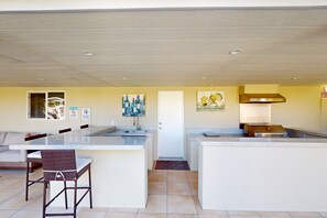 Dining - Private Luxe Desert Retreat | Heated Pool, Hot Tub, Firepits | Dog-friendly (Palm Springs)