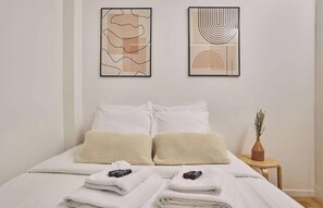 2 bedrooms, desk, iron/ironing board, WiFi - AN AUTHENTIC PARISIAN STAY IN THE MOST LOVED NEIGHBOURHOOD  - RUE DU FOUR (Paris)