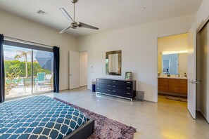 3 bedrooms, iron/ironing board, free WiFi, bed sheets - Modern Palm Springs Beauty with Luxe Private Pool & Mountain Views (Palm Springs)