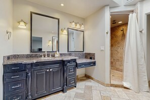 Shower, hair dryer, towels - Your Perfect Family Retreat in Sunny Peoria—Relax, Swim, Play, Repeat! (Peoria)