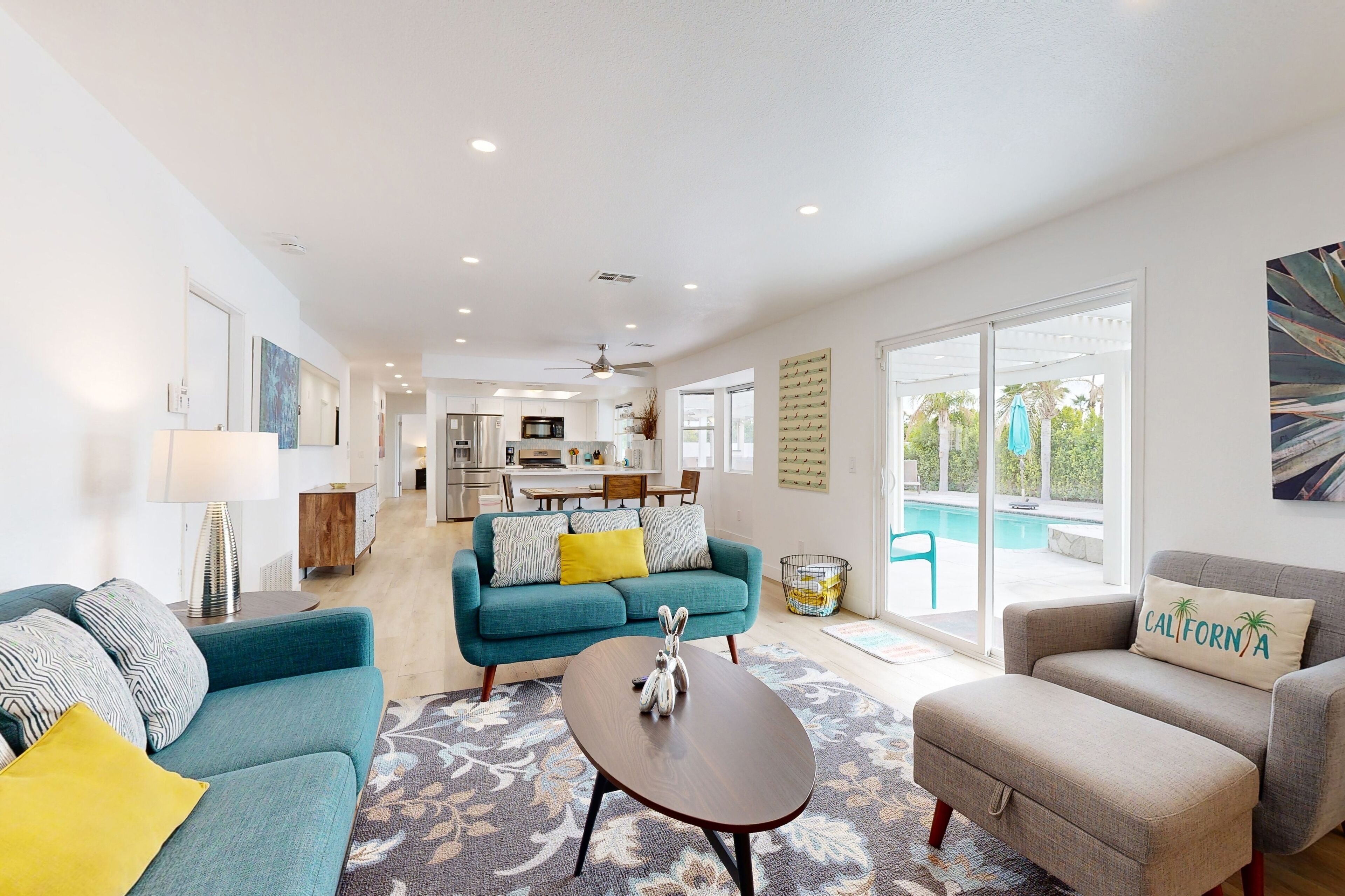 Smart TV, fireplace, DVD player