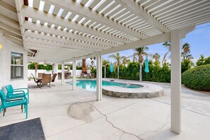 A heated pool - Views, tranquility, private pool and spa, outdoor kitchen (Palm Springs)