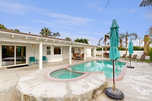 A heated pool - Views, tranquility, private pool and spa, outdoor kitchen (Palm Springs)