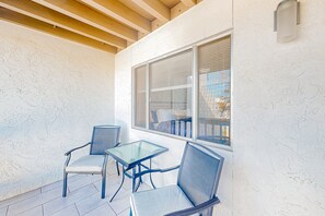 Terrace/patio - Centrally located retreat with pool, Ping-Pong, balcony, full kitchen, W/D, & AC (Tempe)
