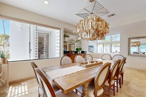 Dining - Fabulous, family-friendly home w/ private pool & spa, outdoor kitchen, wet bar (Rancho Mirage)