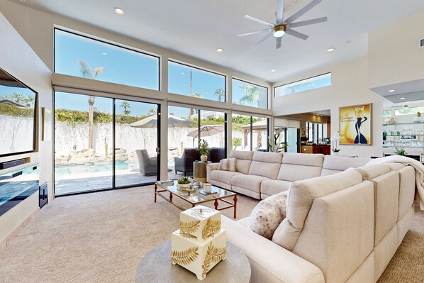 Smart TV, fireplace, DVD player, books - Fabulous, family-friendly home w/ private pool & spa, outdoor kitchen, wet bar (Rancho Mirage)