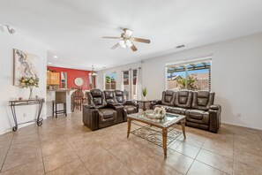 Interior - Desert gem with private pool, enclosed yard, game room & fast WiFi -dog-friendly (Indio)