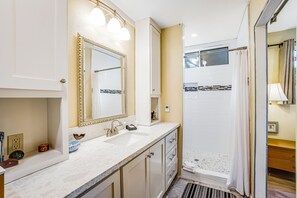 Shower, hair dryer, towels - Dog-Friendly Getaway with Fast WiFi, Wood-Burning Fireplace, & Furnished Deck (Idyllwild)