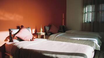 5 bedrooms, free WiFi, bed sheets