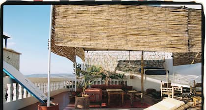 Small traditional Moroccan Riad ideal for families or retreats, sea view.