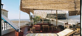 Small traditional Moroccan Riad ideal for families or retreats, sea view.