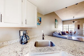 Interior - Dog-friendly condo with on-site pool, hot tub, 24-hr gym, & BBQs (Tucson)