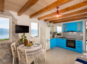 Fridge, microwave, oven, stovetop - Villa Mare - OneBedroom Villa with Pool (Vrbnik)