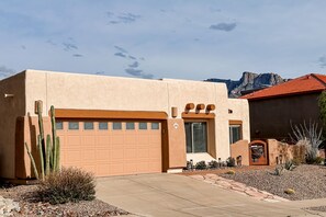 Exterior - Dog-friendly home with mountain views, ample outdoor space, & washer/dryer (Tucson)