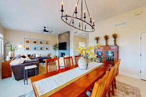 Dining - Dog-friendly home with mountain views, ample outdoor space, & washer/dryer (Tucson)