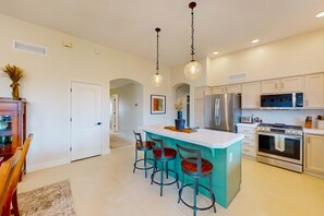 Fridge, microwave, oven, stovetop - Dog-friendly home with mountain views, ample outdoor space, & washer/dryer (Tucson)