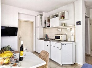 Interior - Monika Seaside Apartment - OneBedroom Apartment With Balcony (Kastel Luksic)