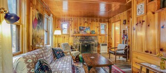 Cozy dog friendly cabin w/large deck, original rock fireplace & loft bedroom