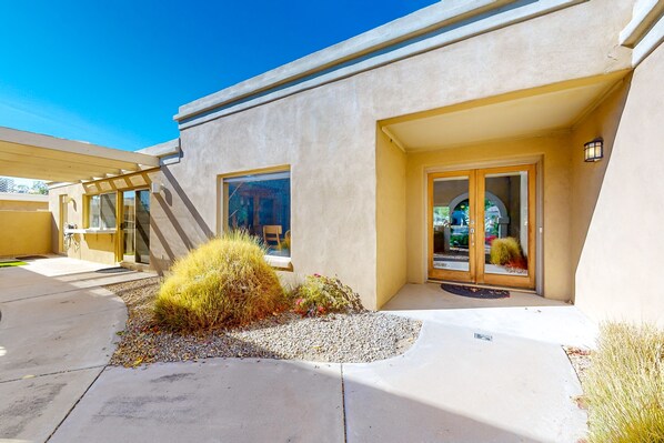Exterior detail - Gorgeous home with private pool, grill, games, near golf (Scottsdale)