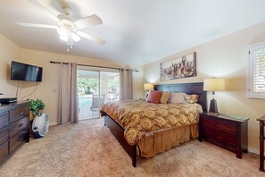 4 bedrooms, desk, iron/ironing board, travel cot - Gorgeous home with private pool, grill, games, near golf (Scottsdale)