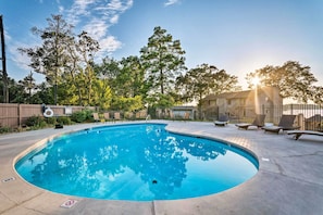 Pool - Easy-Access Lake Hamilton Condo w/ Fireworks View (Lake Hamilton)