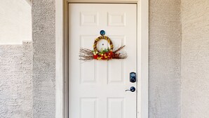 A white door with a wreath and a keypad lock. - Modern home with large yard, mountain views, & convenient location (Phoenix)