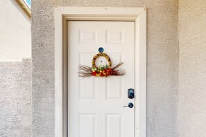 A white door with a wreath and a keypad lock. - Modern home with large yard, mountain views, & convenient location (Phoenix)