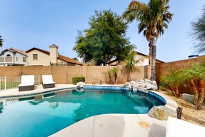 A heated pool - Peaceful oasis with private pool, large yard, dog-friendly, games & grill (Peoria)