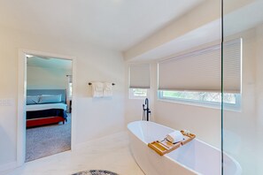 5 bedrooms, desk, iron/ironing board, free WiFi - Golf-course-front home with private pool, spa, terrace & mountain view (Oro Valley)