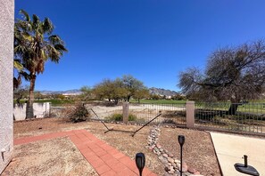 Property grounds - Golf-course-front home with private pool, spa, terrace & mountain view (Oro Valley)