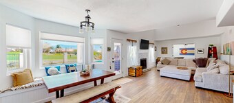 Golf-course-front home with private pool, spa, terrace & mountain view