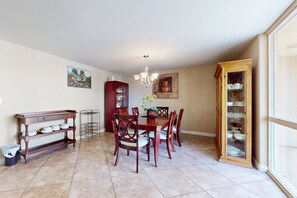 Dining - Spacious townhome with movie room, patios, pool, & home office (Scottsdale)