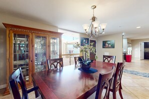 Dining - Spacious townhome with movie room, patios, pool, & home office (Scottsdale)