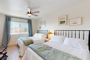 2 bedrooms, iron/ironing board, free WiFi, bed sheets - Fully remodeled condo near Fashion Square with pool, fireplace, patio, streaming (Scottsdale)