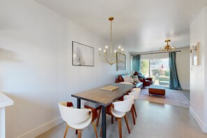 Dining - Fully remodeled condo near Fashion Square with pool, fireplace, patio, streaming (Scottsdale)