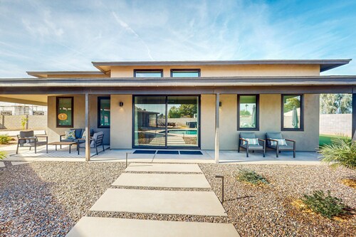 Charming Chandler retreat with pool, guest house, pickleball and putting green!