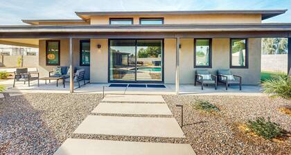 Charming Chandler retreat with pool, guest house, pickleball and putting green!