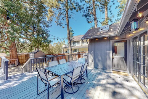 Dog-friendly, renovated home with fireplace & amazing deck