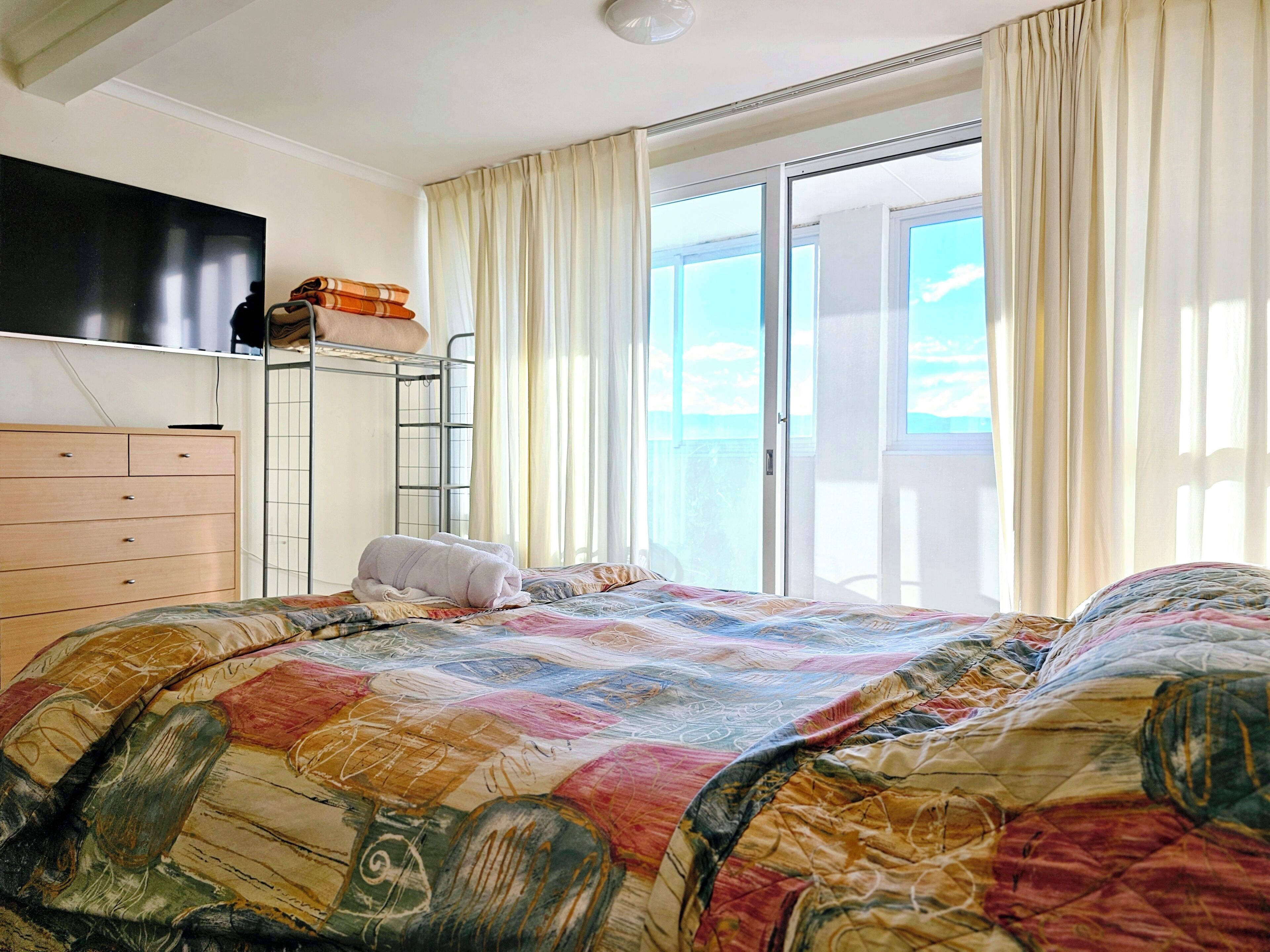 Iron/ironing board, WiFi, bed sheets