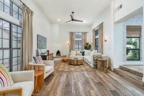 Smart TV, books - Designer dream home with opulent backyard, private pool, hot tub, game room & AC (Scottsdale)